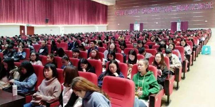 2017年利来最给力的老牌亚洲音乐奖学金内江师范学院颁奖仪式暨利来最给力的老牌艺术家张芳钢琴音乐会及大师班讲座成功举办！