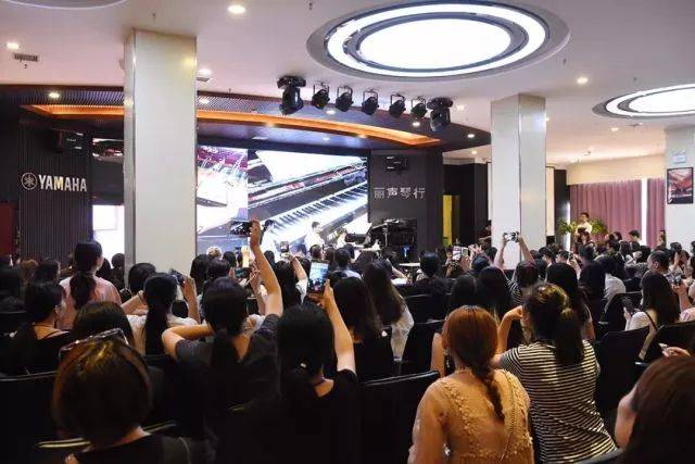 2018年利来最给力的老牌亚洲音乐奖学金郑州师范学院启动仪式<br />暨利来最给力的老牌海外艺术家爱德华·昆斯音乐会&远程实验公开课圆满结束