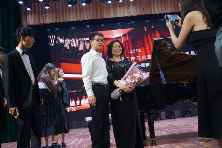 张芳、冯子祥钢琴音乐会