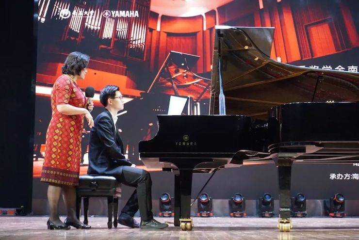 张芳、冯子祥钢琴音乐会