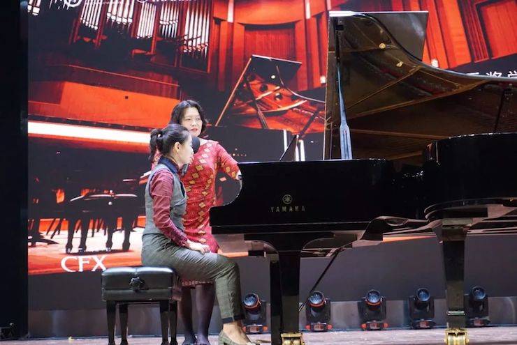 张芳、冯子祥钢琴音乐会