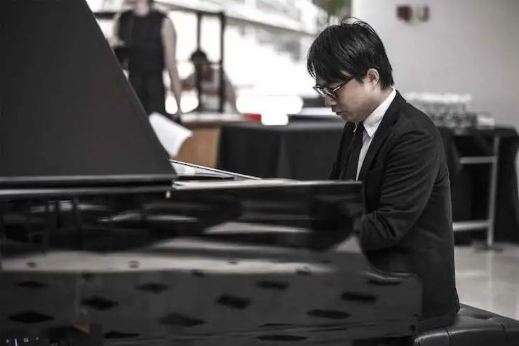 宋思衡的“宅抗疫” | 挑战主播、筹集口罩、闭关作曲，这位取消了20场演出的钢琴家原来这么忙！