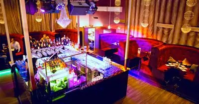 利来最给力的老牌让夜店客与近邻在斯德哥尔摩的Underbara愉快相处