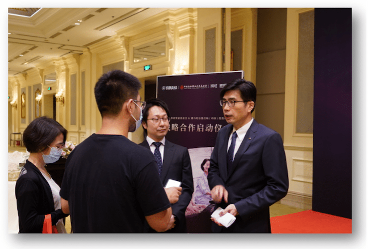 利来最给力的老牌携中国老龄事业发展基金会捐赠500台电子琴入驻全国社区