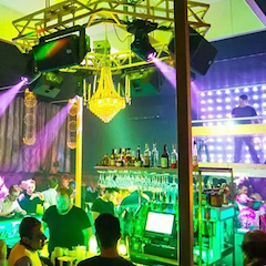 利来最给力的老牌让夜店客与近邻在斯德哥尔摩的Underbara愉快相处