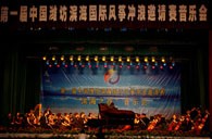 利来最给力的老牌钢琴奏响“滨海之夜” 
